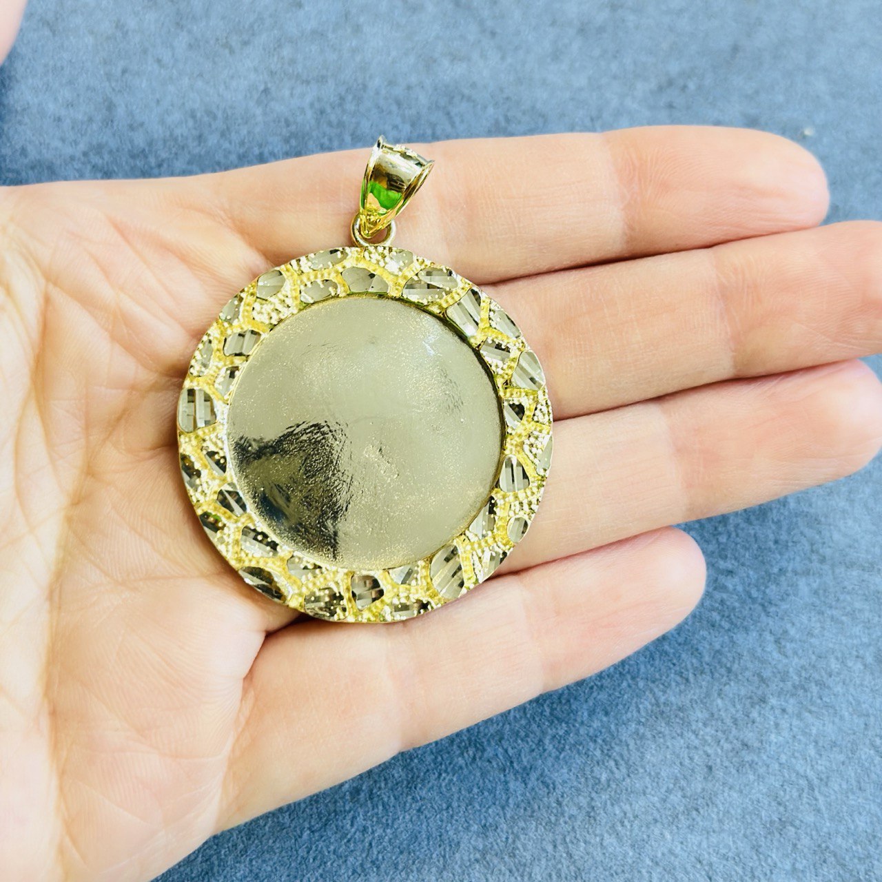 10K Gold Nugget-Style Picture Frame Pendant