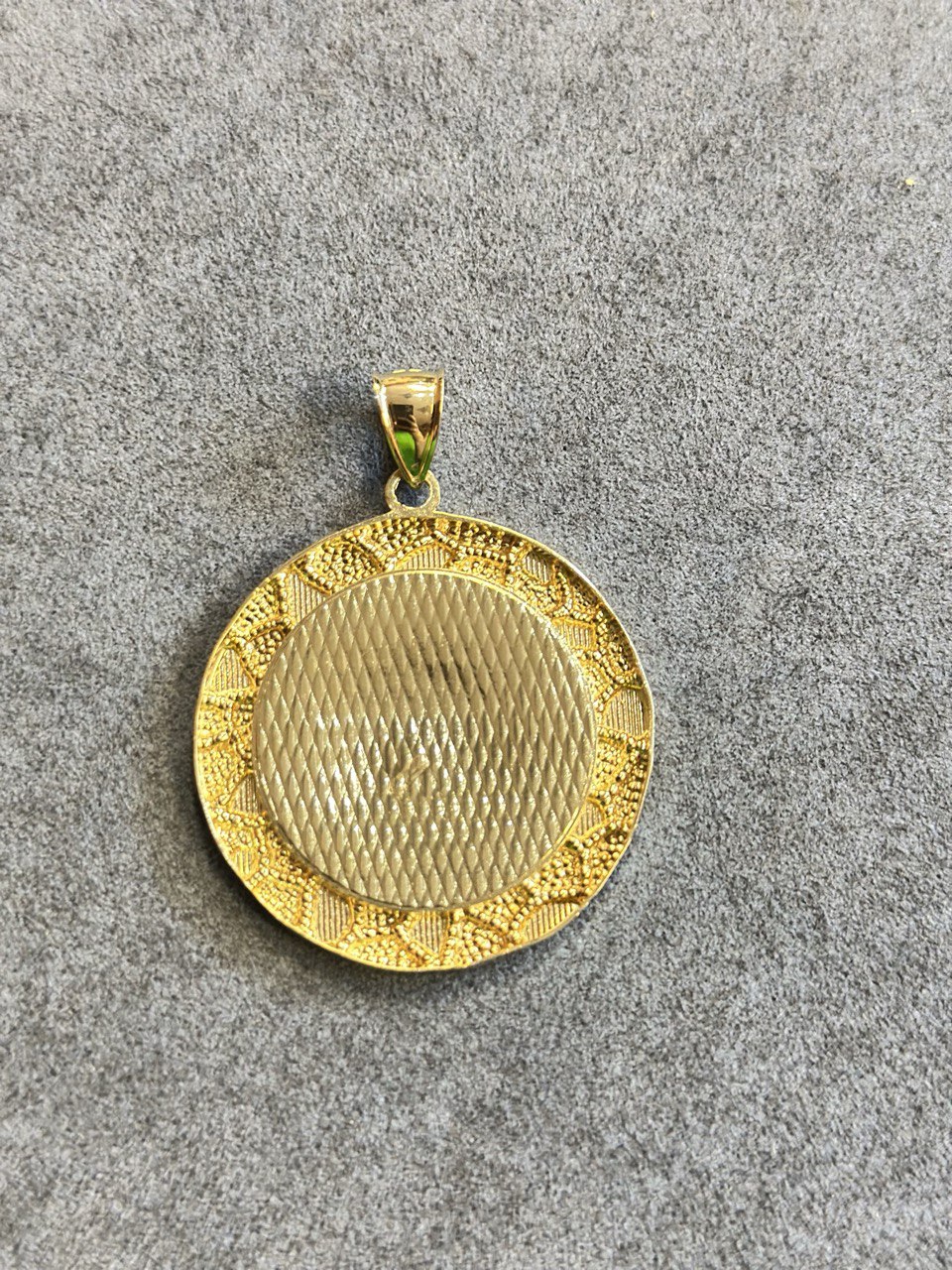 10K Gold Nugget-Style Picture Frame Pendant
