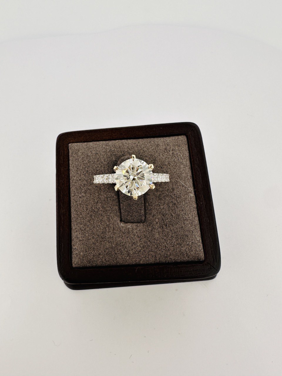 14K 2.5 carat Round LG Diamond Engagement Ring