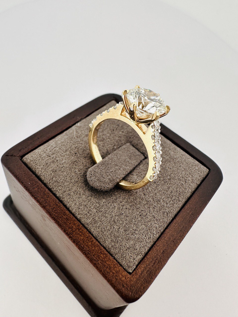 14K 2.5 carat Round LG Diamond Engagement Ring